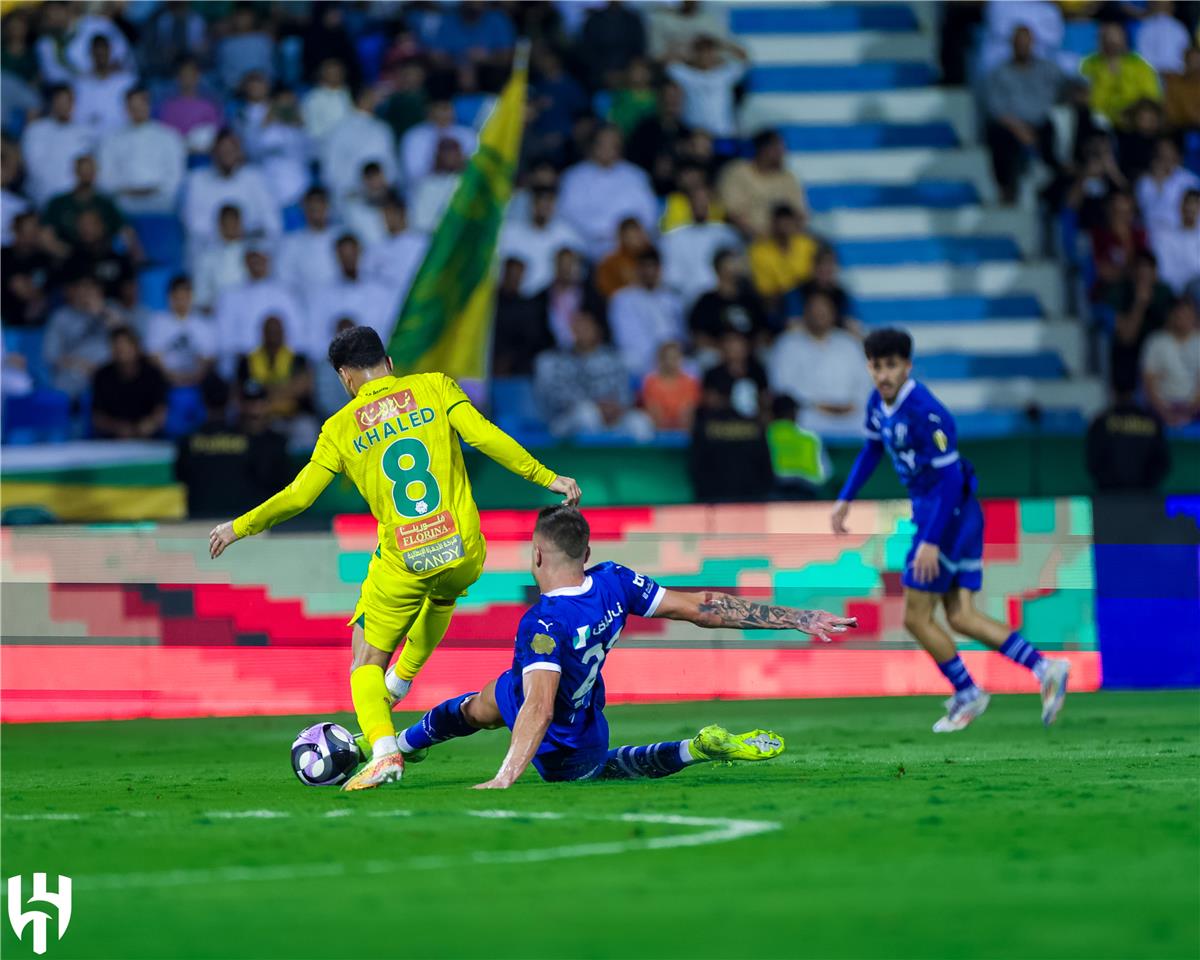 الهلال يتلقى خسارته الأولى في الدوري السعودي بثلاثية أمام الخليج