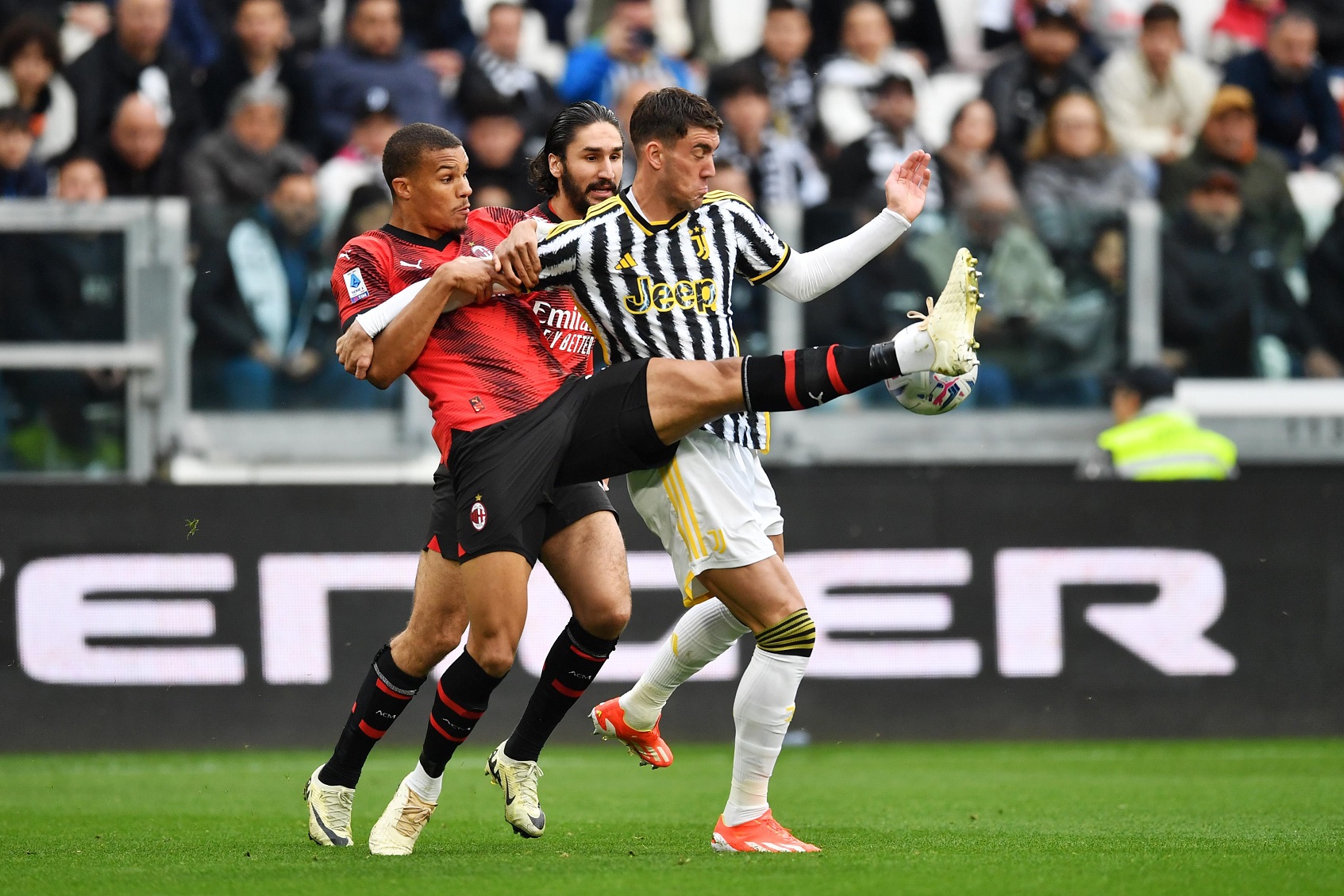 مشاهدة مباراة ميلان ويوفنتوس في الدوري الإيطالي