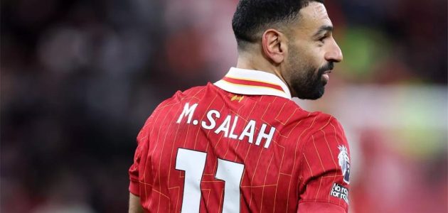 سلوت: مستوى لاعب ليفربول ليس كافيًا لمنافسة محمد صلاح