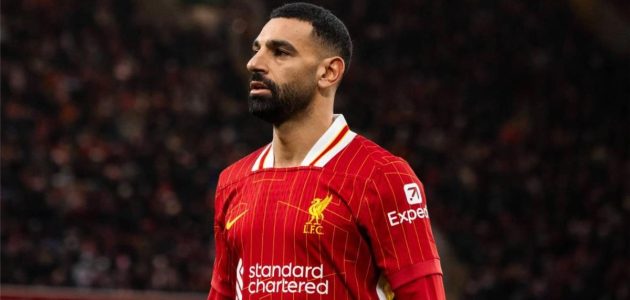 محمد صلاح يتطلع إلى إنجاز تاريخي في مباراة ليفربول وتوتنهام