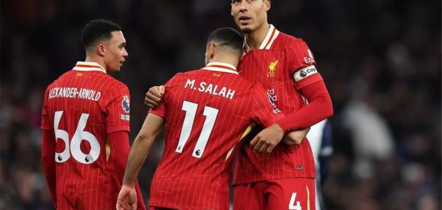 أسطورة مانشستر يونايتد ينصح محمد صلاح وثنائي ليفربول بعدم التجديد