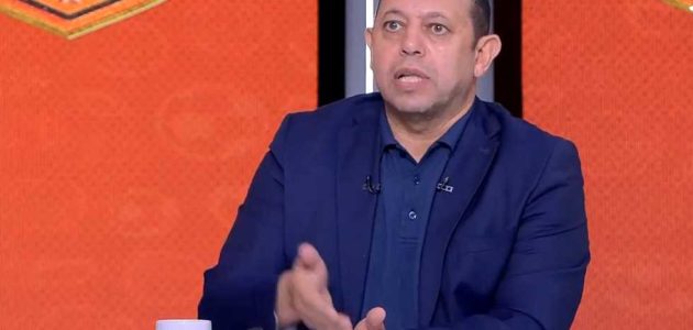 مكان مشبوه.. أحمد سليمان ينتقد ظهور عضو لجنة التحكيم بقناة فئوية