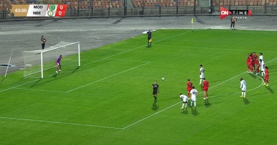 البنك الأهلى يتقدم على مودرن سبورت 1-0 بالشوط الأول.. فيديو