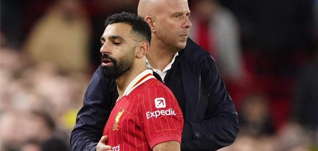 سلوت: محمد صلاح لا يُغادر الملعب لأنه محظوظ.. ويدافع عن لاعب ليفربول