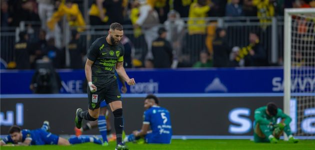 كريم بنزيما يقود الاتحاد للفوز على الهلال والتأهل إلى نصف نهائي كأس الحرمين