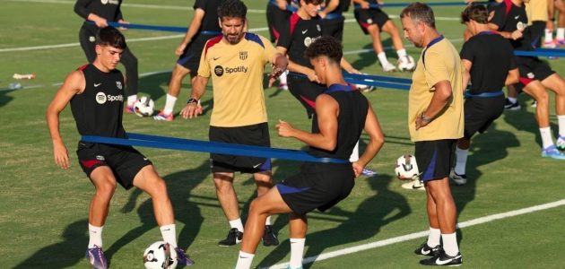 بطلب من فابريجاس.. كومو يستهدف ضم لاعب برشلونة المعار